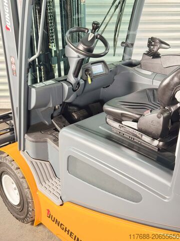 Industrial truck Jungheinrich Service Neu - Batterie 82%-6,5m Hub- 2,5t-Triplex