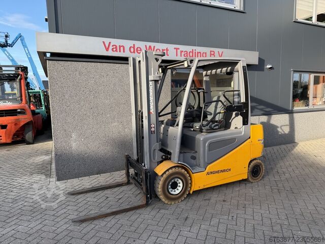  JUNGHEINRICH EFG425S Triplo 500 Freelift / Sideshift / 4e Funct