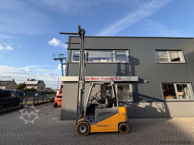  JUNGHEINRICH EFG425S Triplo 500 Freelift / Sideshift / 4e Funct