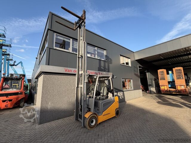  JUNGHEINRICH EFG425S Triplo 500 Freelift / Sideshift / 4e Funct