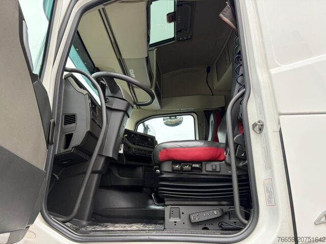 Standard tractor unit VOLVO FH13 460