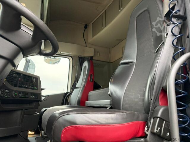 Standard tractor unit VOLVO FH13 460