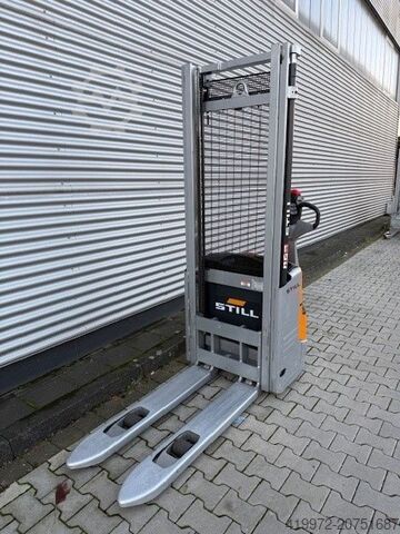 Pedestrian Stacker Still EXV 12