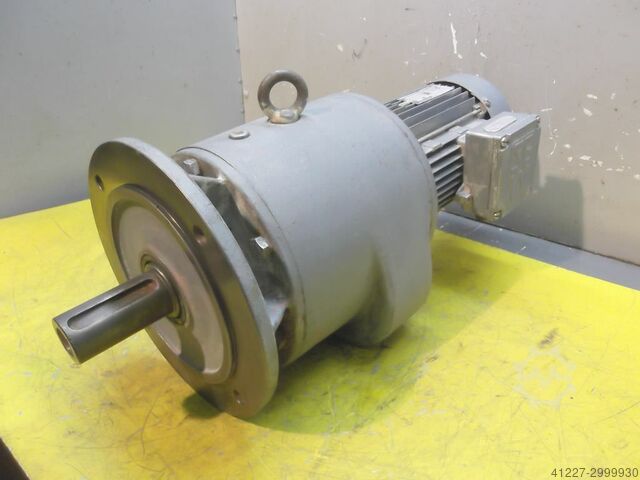 Gear motor 0.75 kW 30 rpm SEW Eurodrive RF70DT80N-4