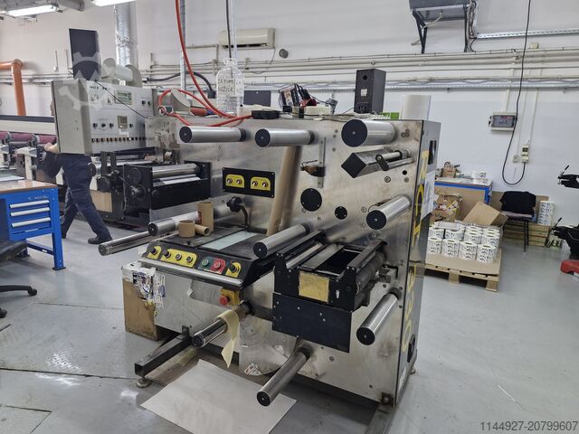 Maschine zum Umwickeln von selbstklebendem Material Maquinaria Automatica RCI330
