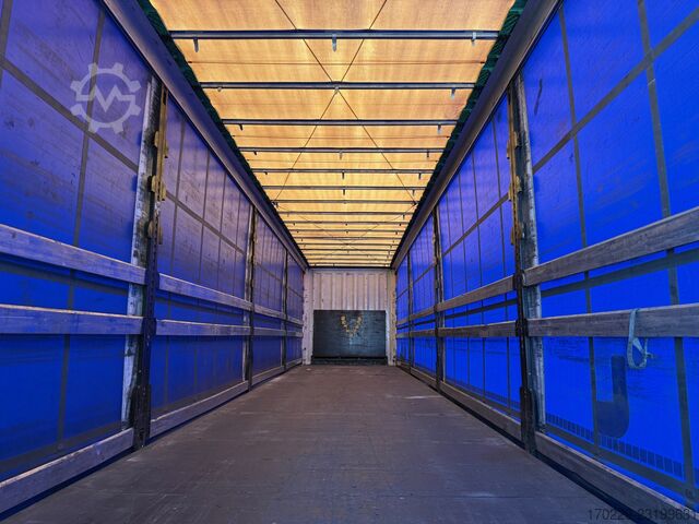 Open semitrailer with tarp Krone 