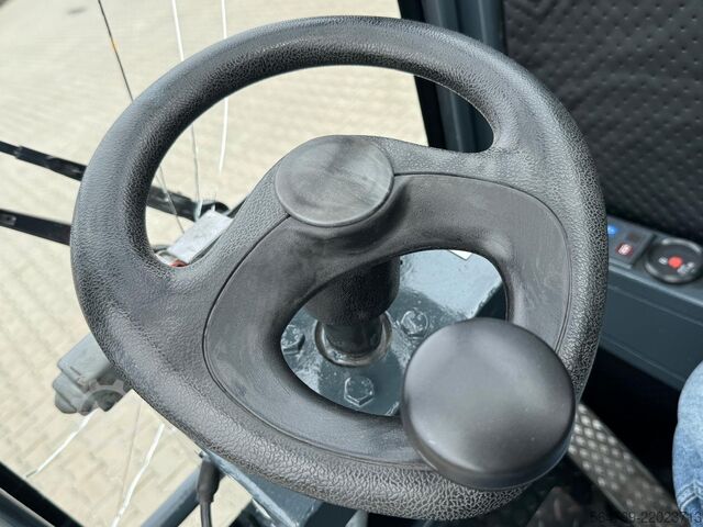 Side loader forklift Linde S40 // LPG // Only 1550 hours