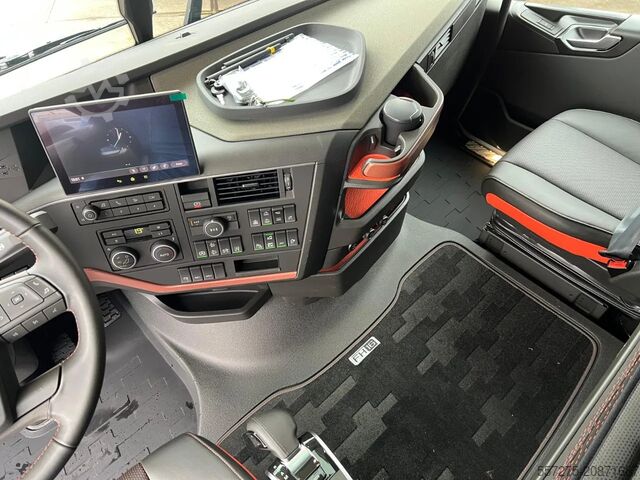 Heavy load Volvo FH 780 8x4