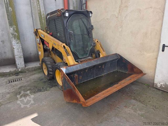 Wheel loader CATERPILLAR 226D3 Lader mit Schwergutschaufel