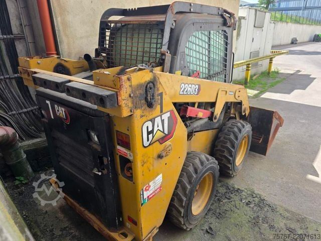 Wheel loader CATERPILLAR 226D3 Lader mit Schwergutschaufel