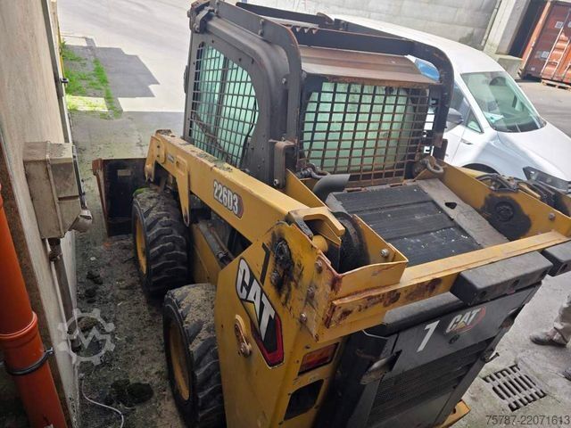 Wheel loader CATERPILLAR 226D3 Lader mit Schwergutschaufel