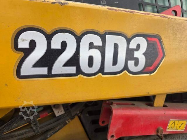 Wheel loader CATERPILLAR 226D3 Lader mit Schwergutschaufel