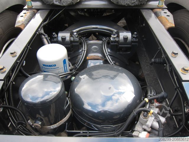 Standard tractor unit MAN TGX 18 440 XXL Retarder 730tkm 2xTank