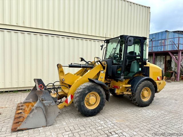 Wheel loader CATERPILLAR 907M / 2018 BJ / Schaufel + Gabel