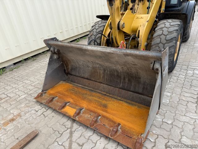 Wheel loader CATERPILLAR 907M / 2018 BJ / Schaufel + Gabel