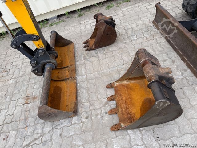 Mini excavator BOBCAT E26 / 2017 BJ / 3 x Löffel