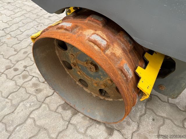 Single drum roller WACKER Neuson RT82-SC3 / 2015 BJ / 516 H / Remote