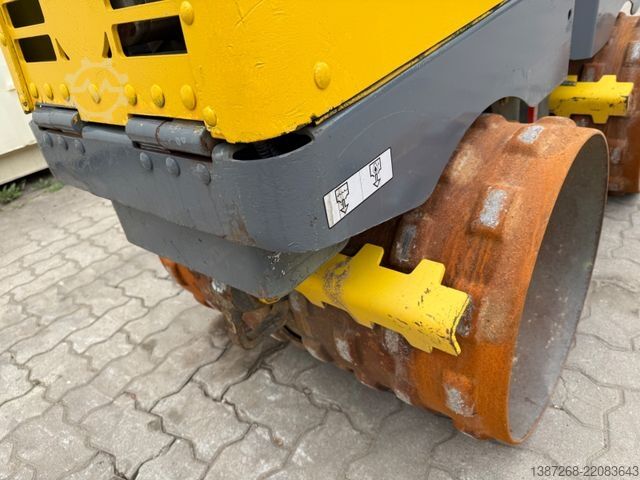 Single drum roller WACKER Neuson RT82-SC3 / 2015 BJ / 516 H / Remote