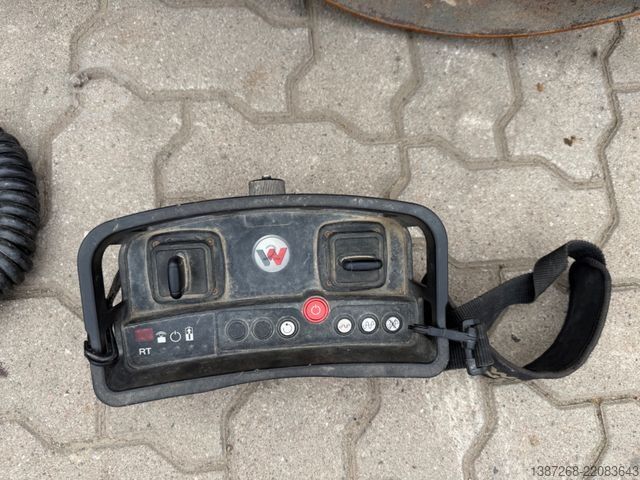 Single drum roller WACKER Neuson RT82-SC3 / 2015 BJ / 516 H / Remote