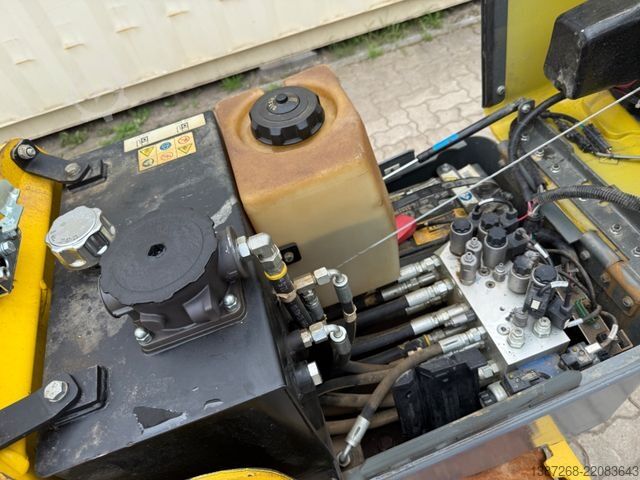Single drum roller WACKER Neuson RT82-SC3 / 2015 BJ / 516 H / Remote