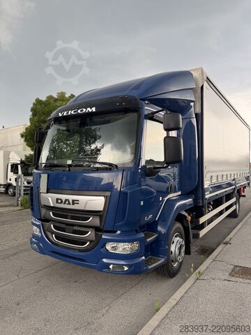 Flatbed truck with tarp daf 
