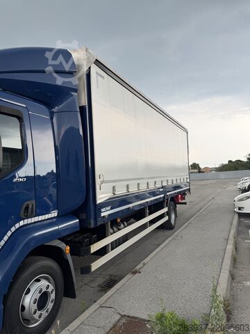 Flatbed truck with tarp daf 