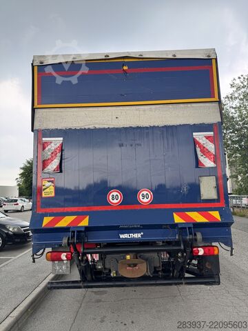 Flatbed truck with tarp daf 