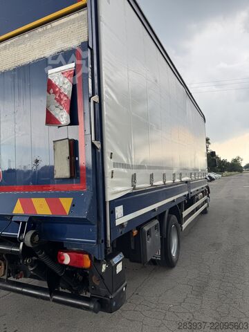 Flatbed truck with tarp daf 