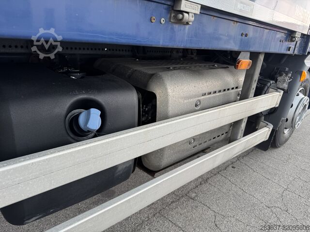 Flatbed truck with tarp daf 