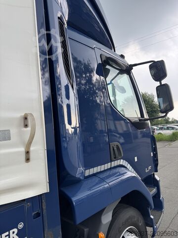 Flatbed truck with tarp daf 