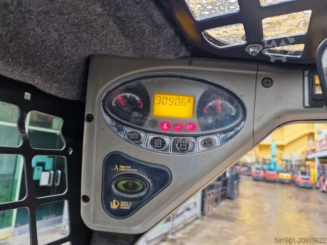 Compact tractor BOBCAT T300