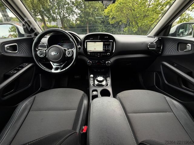 Van KIA Soul e-Soul DynamicLine 64 kWh LED Navi Kamera