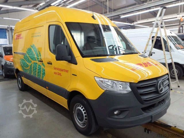 Panel van MERCEDES-BENZ eSprinter 312 DHL Regal KEP-Ausbau