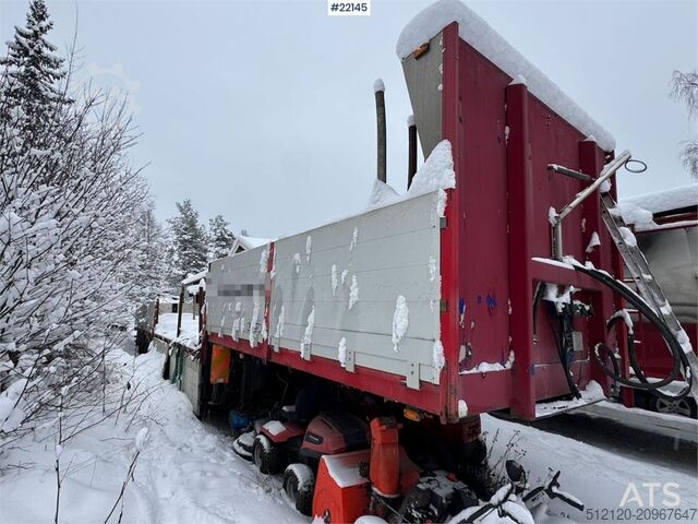 Tyllis jumbo semi-trailer with HMF crane Tyllis jumbo semi-trailer with HMF crane