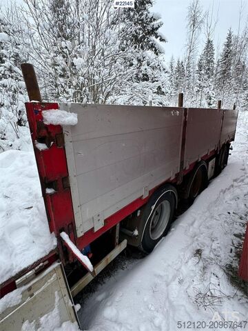 Tyllis jumbo semi-trailer with HMF crane Tyllis jumbo semi-trailer with HMF crane