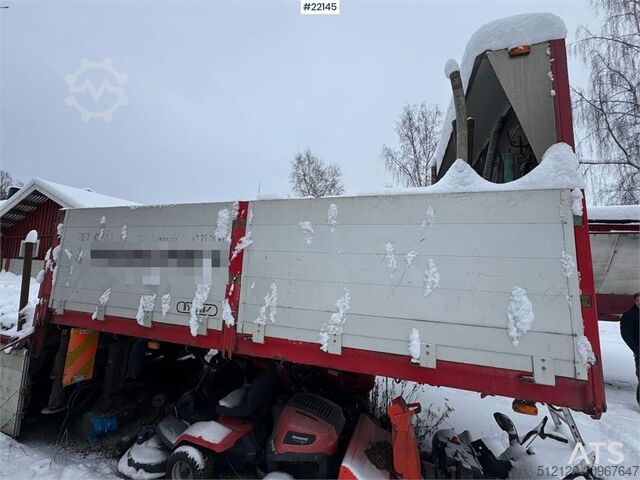 Tyllis jumbo semi-trailer with HMF crane Tyllis jumbo semi-trailer with HMF crane