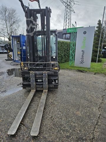 Electric 4-wheel forklift Yale ERP45VM