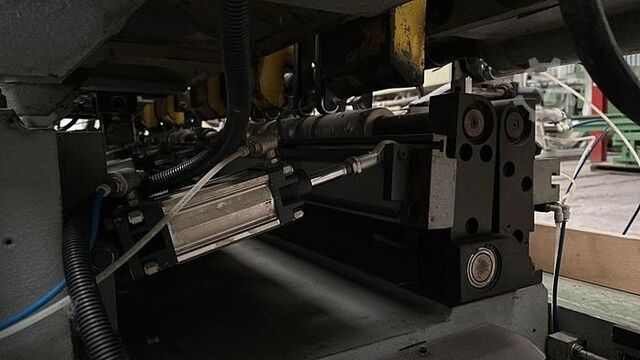 Automatische horizontale Fräsmaschine Comec FGC/2 Baujahr 2000, mit Doppelzuführung und Stückaustrag Comec FGC/2