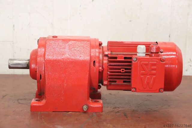 Gear motor 0.75 kW 21 rpm SEW-Eurodrive R63DT80N4TH