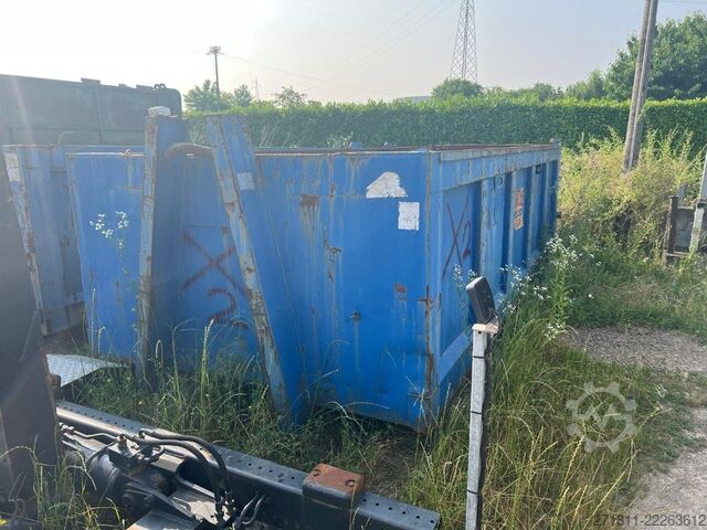 Roll-off container  CONTAINER SCARRABILE USATO A CIELO APERTO