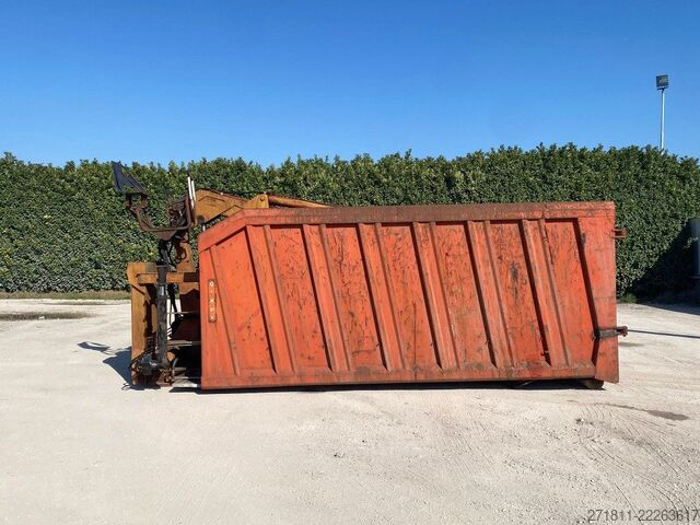 Roll-off container  CONTAINER SCARRABILE USATO A CIELO APERTO CON GRU