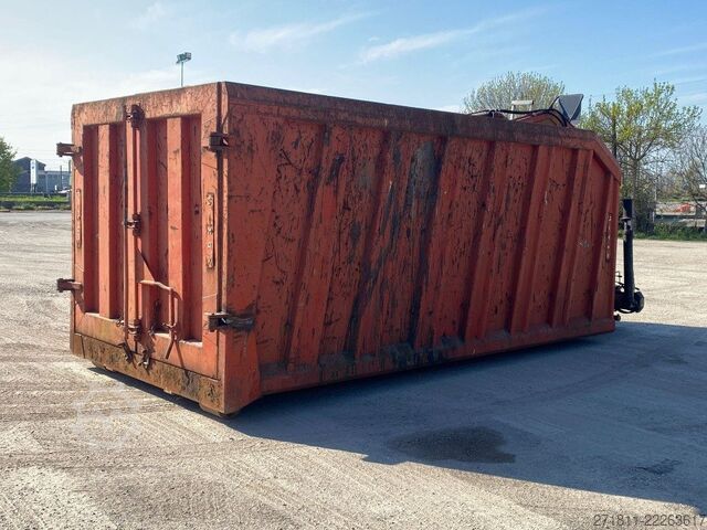 Roll-off container  CONTAINER SCARRABILE USATO A CIELO APERTO CON GRU