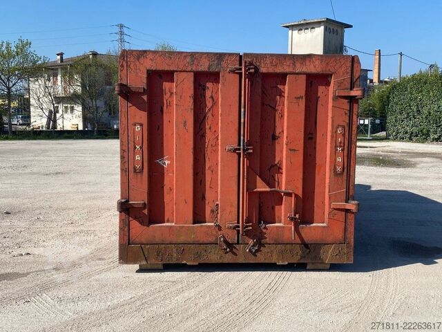 Roll-off container  CONTAINER SCARRABILE USATO A CIELO APERTO CON GRU