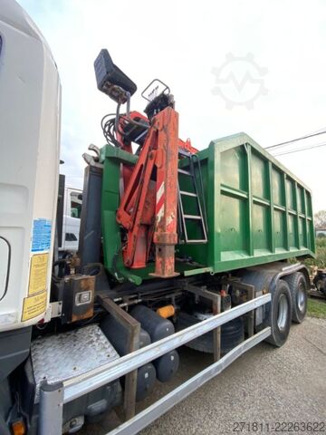 Roll-off container  CONTAINER SCARRABILE USATO A CIELO APERTO CON GRU