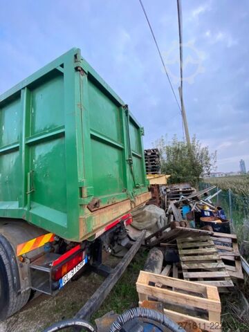 Roll-off container  CONTAINER SCARRABILE USATO A CIELO APERTO CON GRU