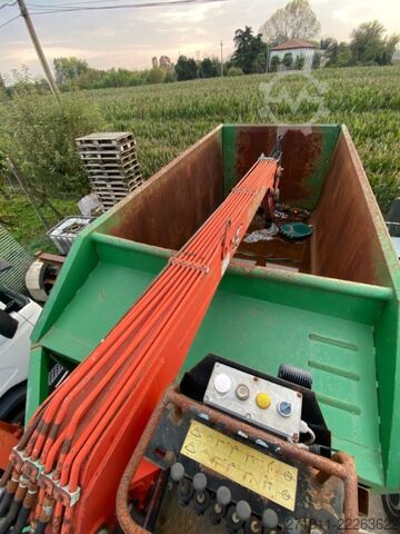 Roll-off container  CONTAINER SCARRABILE USATO A CIELO APERTO CON GRU