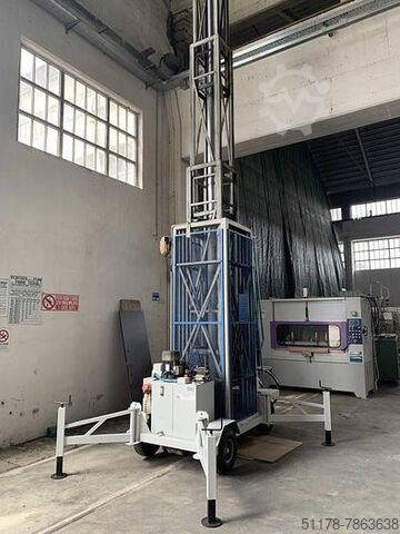 Hydraulische Hubarbeitsbühne für Bediener, Tragfähigkeit 200 kg. Sordella