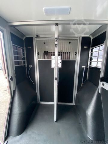 Viehtransporter RENAULT Master STX 5 Sitzer Haras ex. Lang Automatik