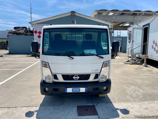 Three-way tipper Nissan NT 400