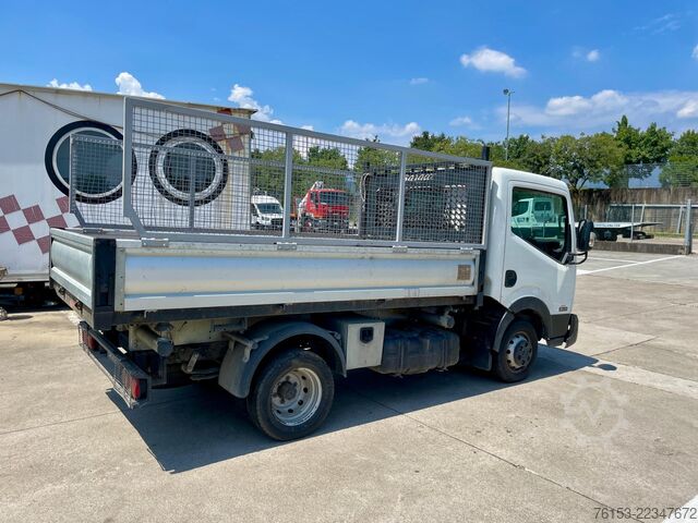 Three-way tipper Nissan NT 400